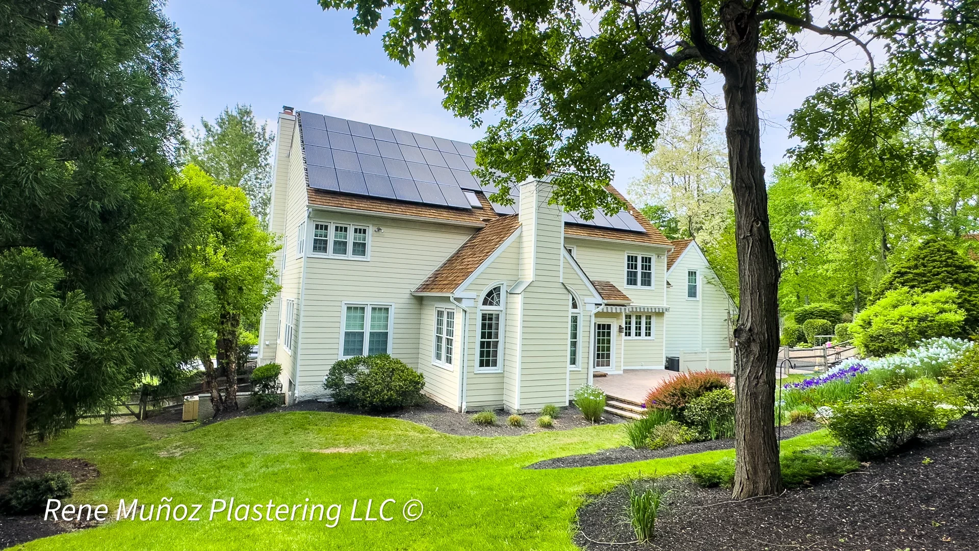 Professional vinyl, wood and James hardy siding contractor near me, siding  installer in PA, Siding  pro, certified siding company.