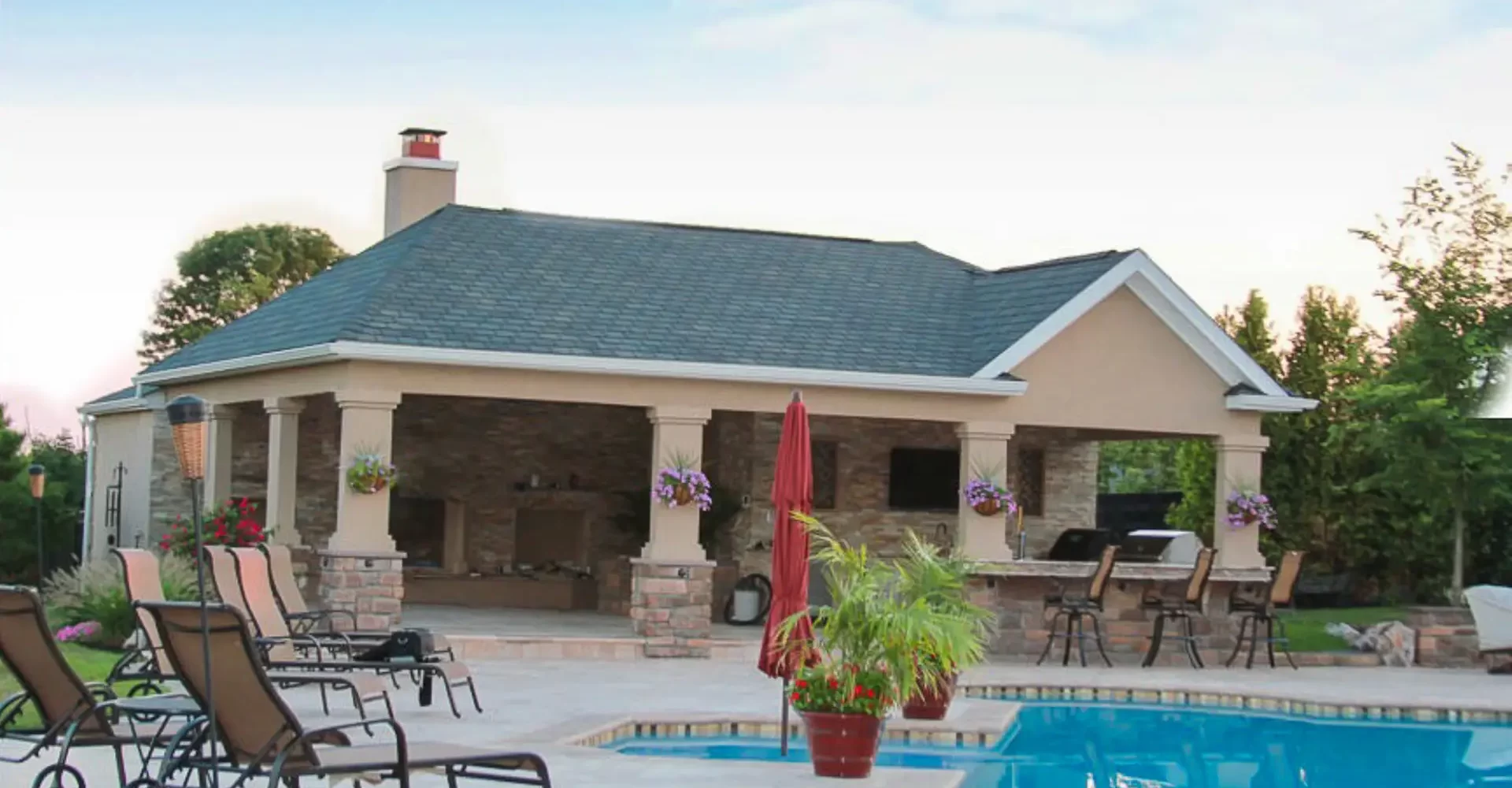 Stucco pool house and pillars