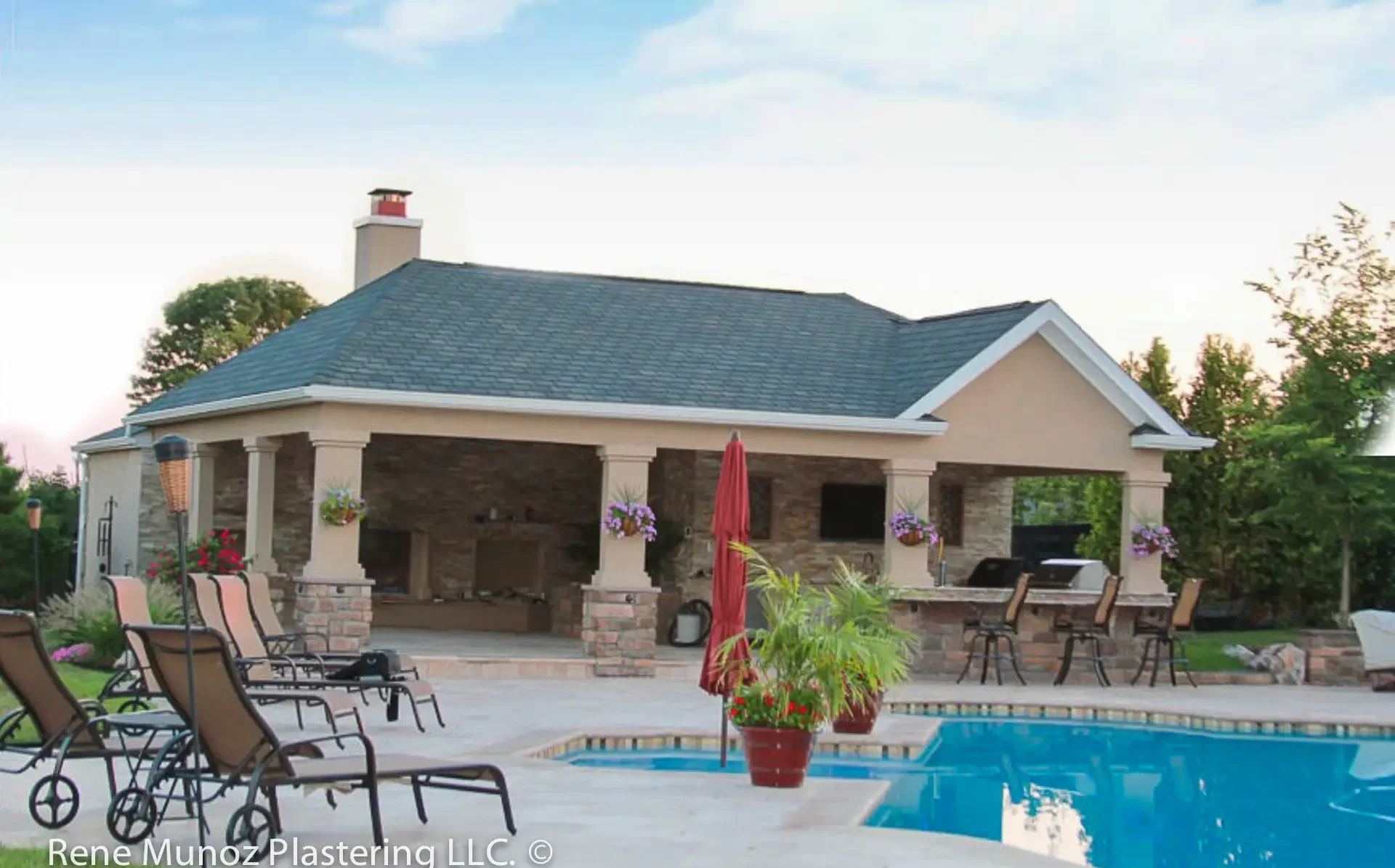 Stucco pool house and pillars